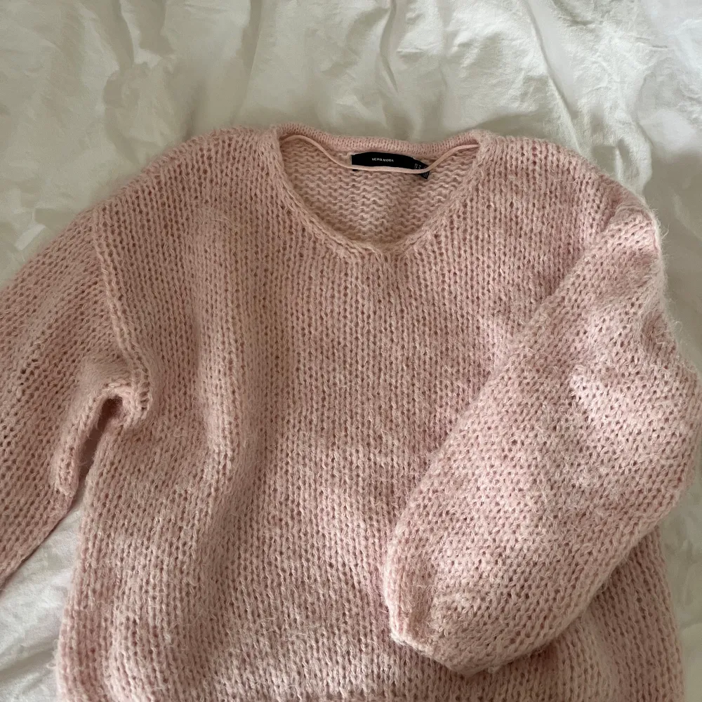 Jättefin och skön rosa stickad tröja som ej kommer till användning💖💖 Storlek M men sitter bra oversized💗. Stickat.