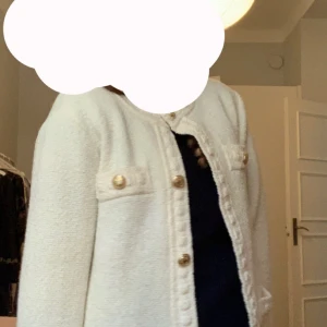 Kofta  - Superr söt kofta från hm original 499kr!!!❤️lita lång i armarna men passar ändå! 