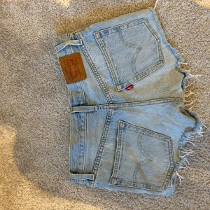 Levis shorts - Jättefina jeansshorts som tyvärr blivit för små 
