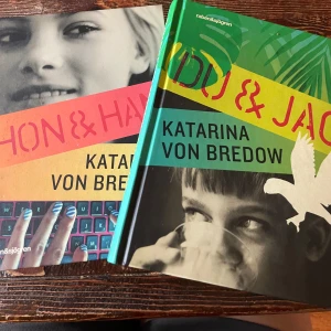 Hon och han, jag och du - Säljer då jag inte läser dem längre. Har inga större skador på sig. Är ungdomsböcker. Säljer helst båda tillsammans, men kan diskuteras om man vill köpa en. Finns på flera sidor, köparen står för frakten.
