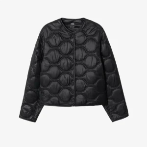 Svart mango jacka🖤🍁 - Säljer denna as snygga jackan som passar perfekt nu till hösten! Den e helt slutsåld och säljs inge längre! Säljer pga kommer ej till anvöndning🍁