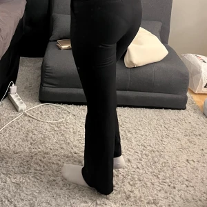 Kostymbyxor  - Använder inte dessa då de sitter konstigt på mig