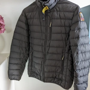 Parajumper Jacka - Har en parajumper jacka i YS= Junior Small