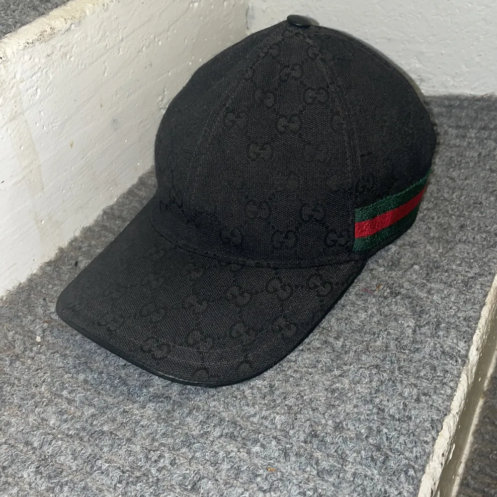 Top kvalitet Gucci keps skriv priv så kan vi lösa ett rimligt pris . Accessoarer.