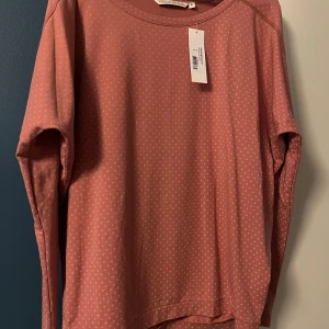 Ny tröja House of Lola  - Ny tröja från House of Lola Stl L