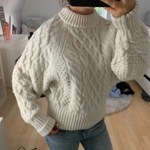 Stickad tröja - Inga defekter och kliar inte alls💗Pris går alltid att diskutera