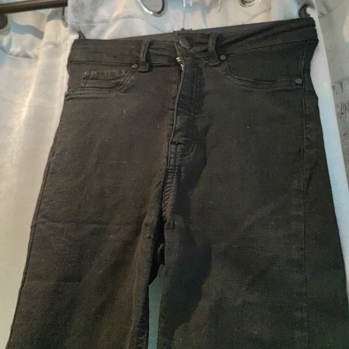 Molly svart korta jeans, storlek 34 - 90