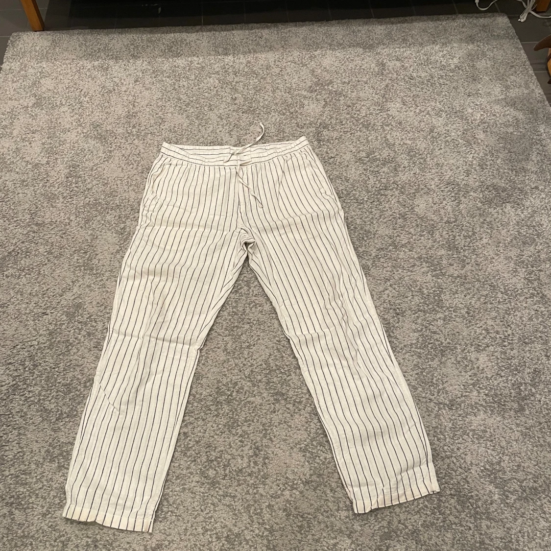 Vit randiga linnebyxor  - 90