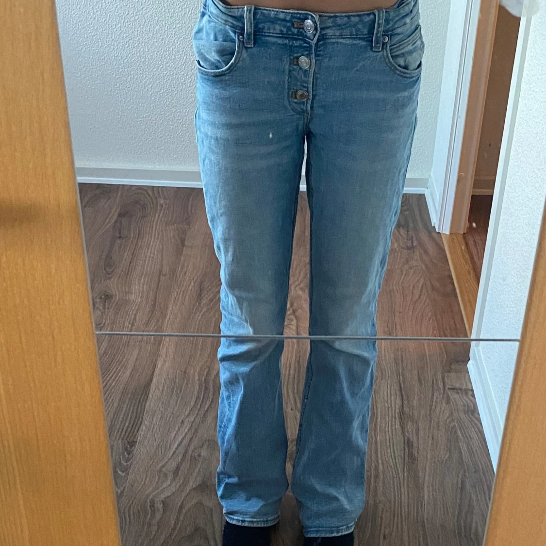 Blåa bootcut jeans  - 92