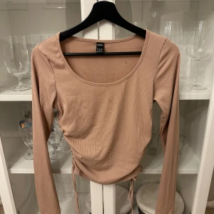 Top från SHEIN 🦋💗 - Långärmad Top från SHEIN, använd en gång 🌸