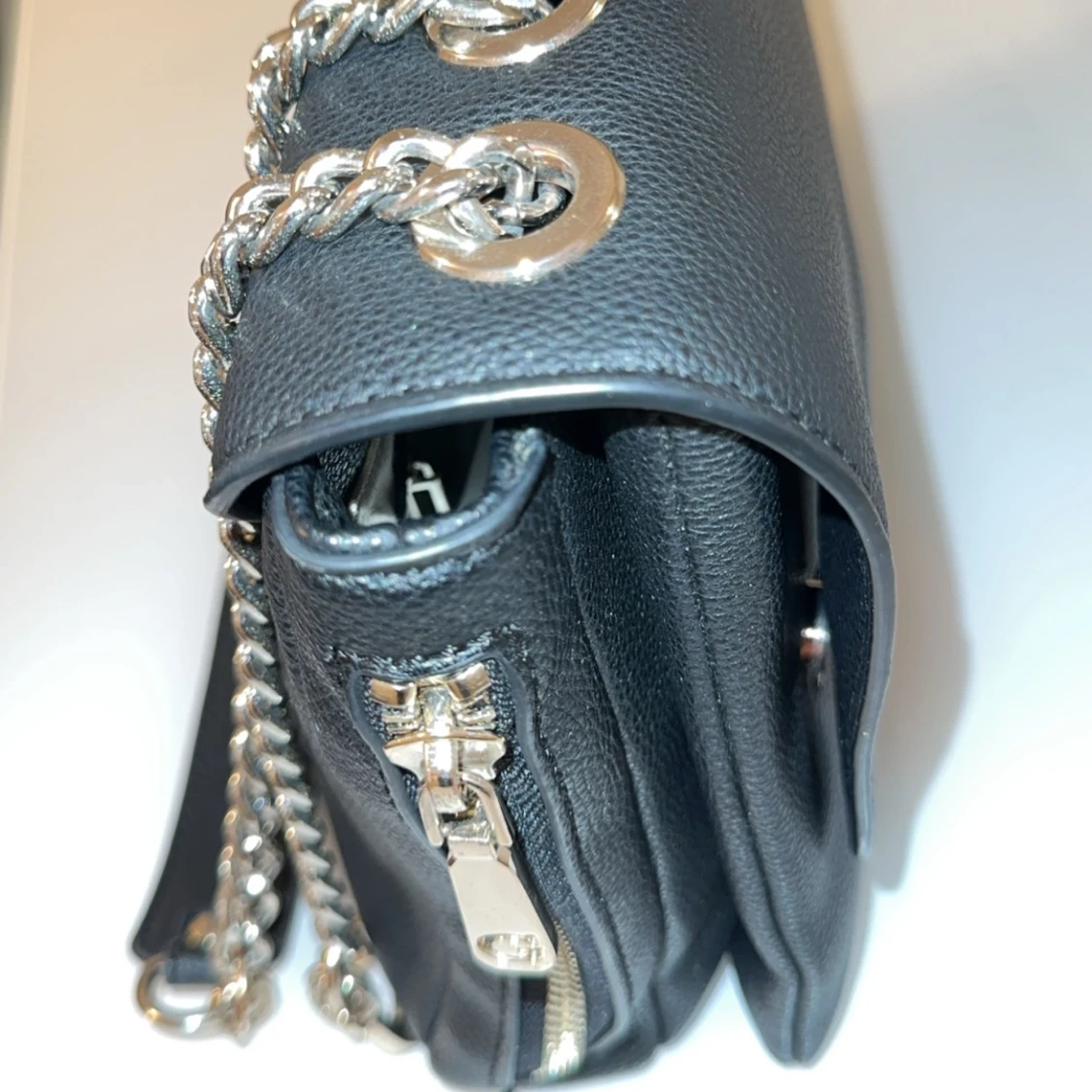 Guess axelväska  - 92