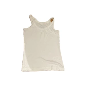 Vit linnetopp från The World is Our Couture - Säljer en enkel och stilren vit linnetopp från Esprit. Perfekt för sommardagar eller som ett basplagg i garderoben. Den har en liten lila fläck vid ena axelbandet. 