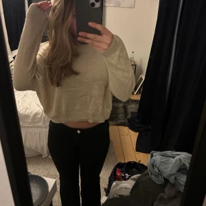 Beige stickad tröja  - Beige stickad i st M, jag bär vanligtvis st S💖