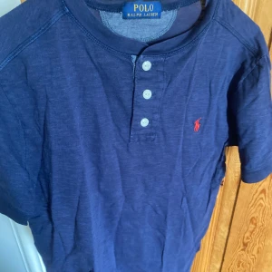 Ralph lauren T shirt - Skick 9/10 Nypris 449kr