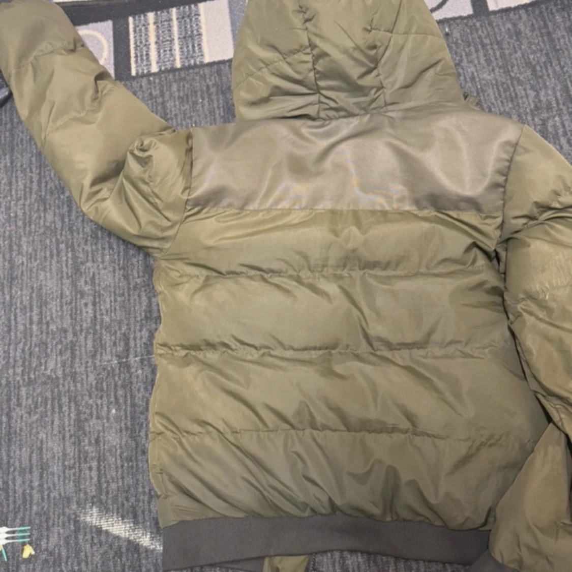 Olivgrön pufferjacka från Etirel - 93