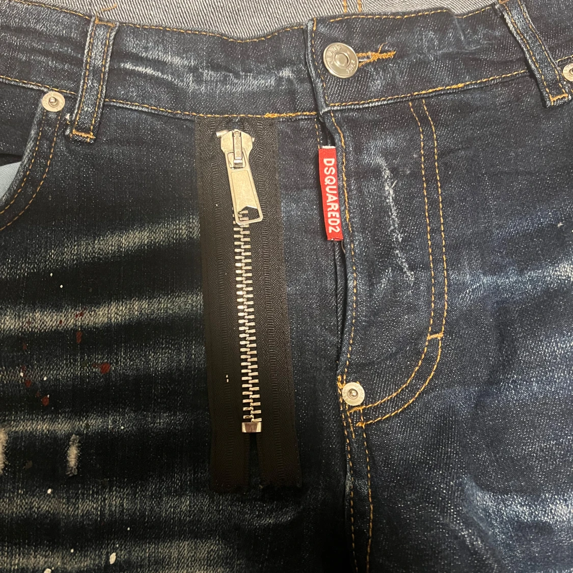 Mörkblå jeans med slitningar från Dsquared2 - 90