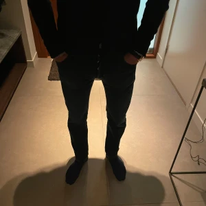 Jacob Cohen jeans  - Mörkblåa Jacob Cohen jeans | Strl 30/32 | Cond 9,5/10 | Nypris 5550 / Mittpris 1099 | Såklart äkta⚜️ | Inget og medföljer