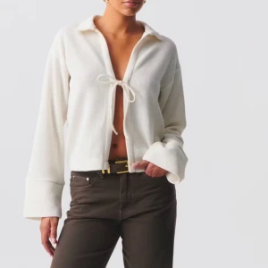 Cardigan  - Slutsåld cardigan från Gina tricot, köpt för 399🩷Inga defekter alls, bara använd 1 gång.