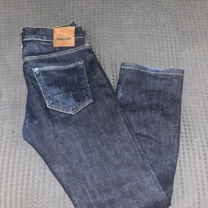 Tom Ford jeans - Blå tom Ford jeans storlek 28, stora i storleken passar 29. 