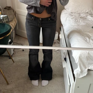 Jeans! - Så snygga lågmidjade bootcut jeans som är perfekt färg till vintern!! 