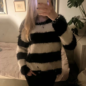 Randig stickad tröja i mohair - Jättesnygg tröja från zara knitwear!