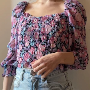 Blommig crop top - I väldigt bra skick!