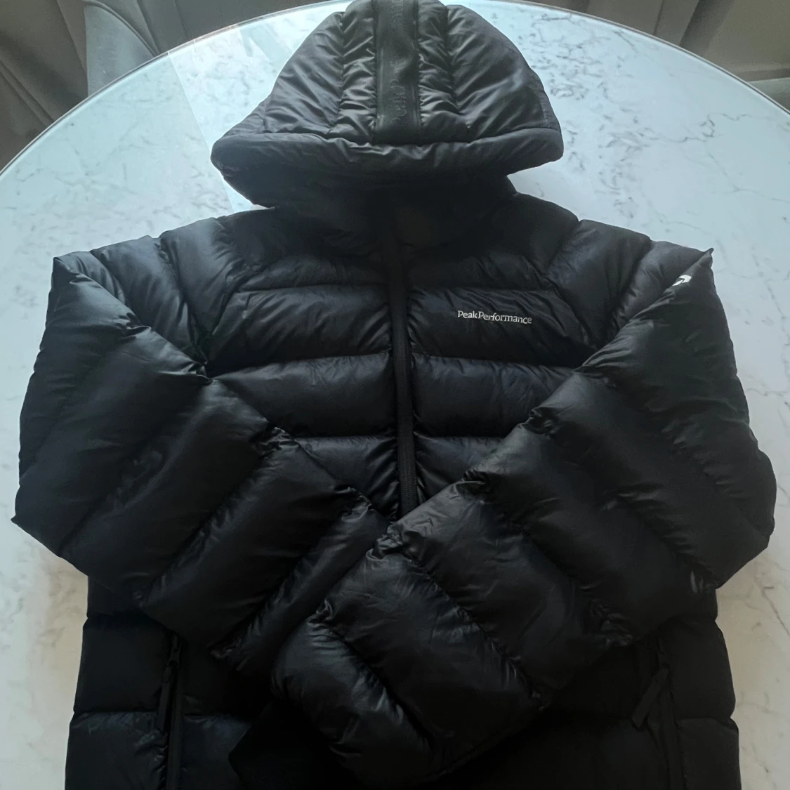 Svart dunjacka från Peak Performance - 2