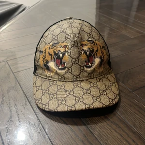 Gucci keps - Gucci tiger keps. Gott skick, inte så använd