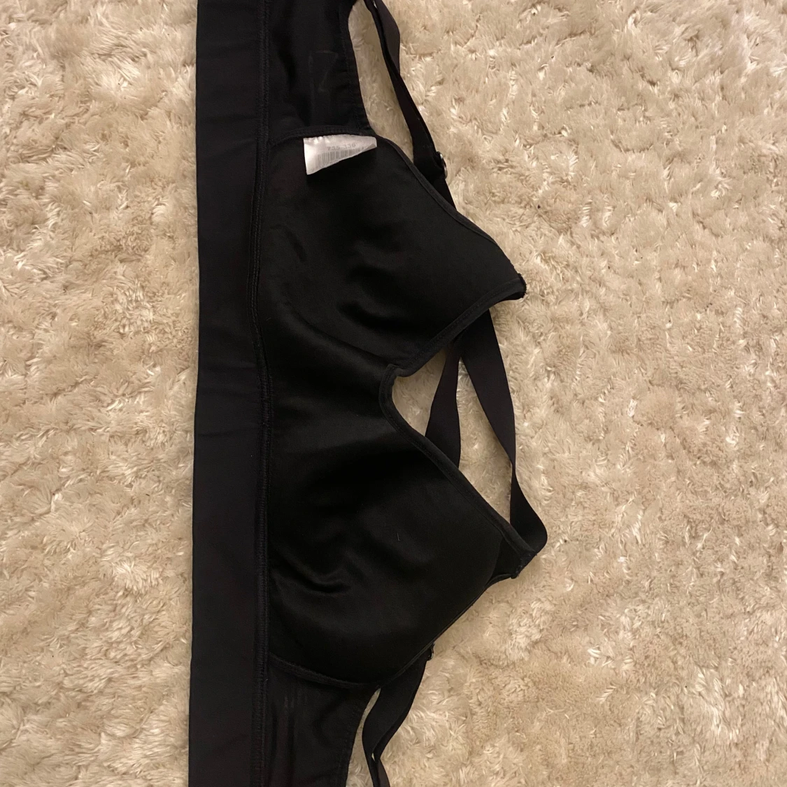 Svart sport-bh med korsade band - 90