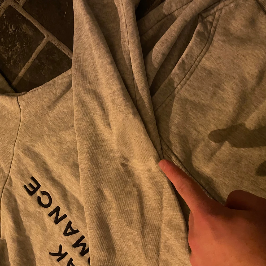 Grå hoodie från Peak Performance - 90