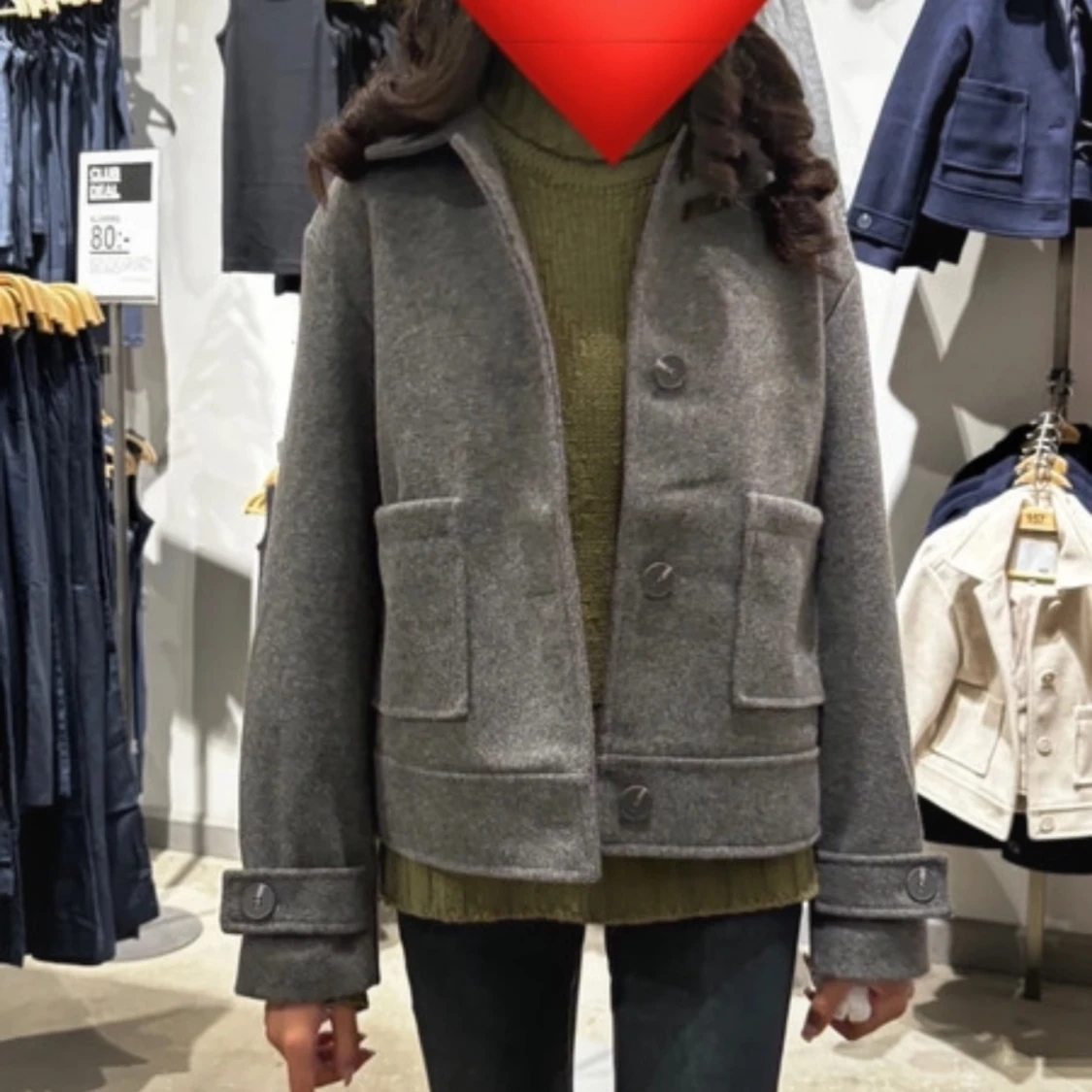 Grå ulljacka med knappar