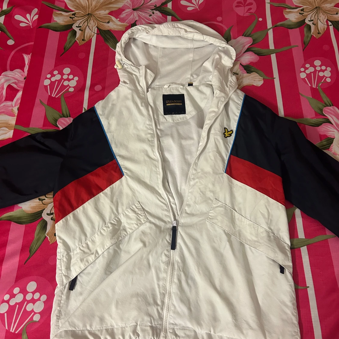 Vit vindjacka från Lyle & Scott