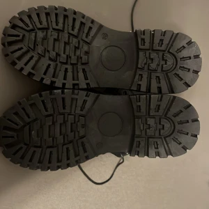 Vinter skor från Fashion spod kids  - Skorna har aldrig varit använda och är i ett jättebra skick. Värmer verkligen nu när snön har fallit och man kan matcha den med alla outfits, Dessutom så har skorna en väldigt bra sulla för de halkiga vägarna