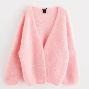 Lindex kofta - Stickad rosa kofta från Lindex som inte kommer till användning. Använd 3 gånger. Slutsåld och nypris 399kr