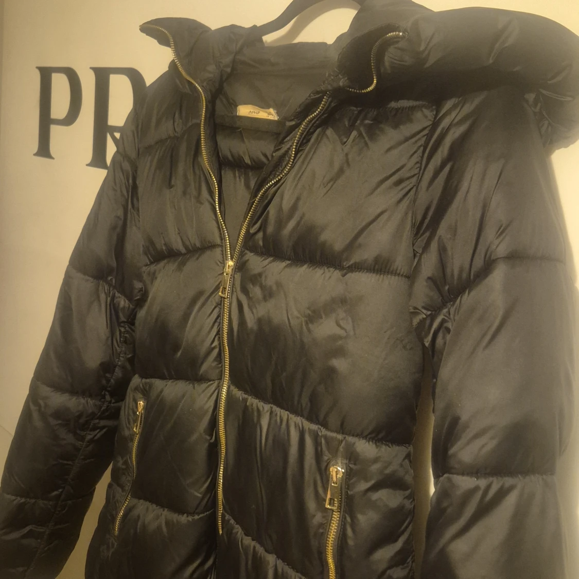 Svart pufferjacka från Mango - 93