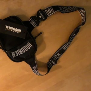 Svart axelväska från Hoodrich - Oanvänd Hoodrich Axel väska