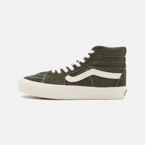 Gröna sneakers från Vans - Snygga gröna sneakers från Vans. Endast använda ett fåtal gånger och är i bra skick! 