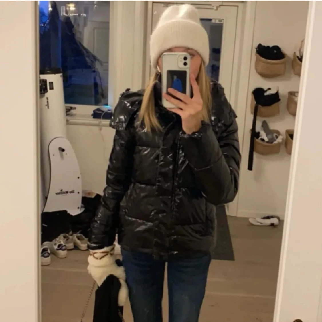 Svart glansig pufferjacka från Calvin Klein - 90