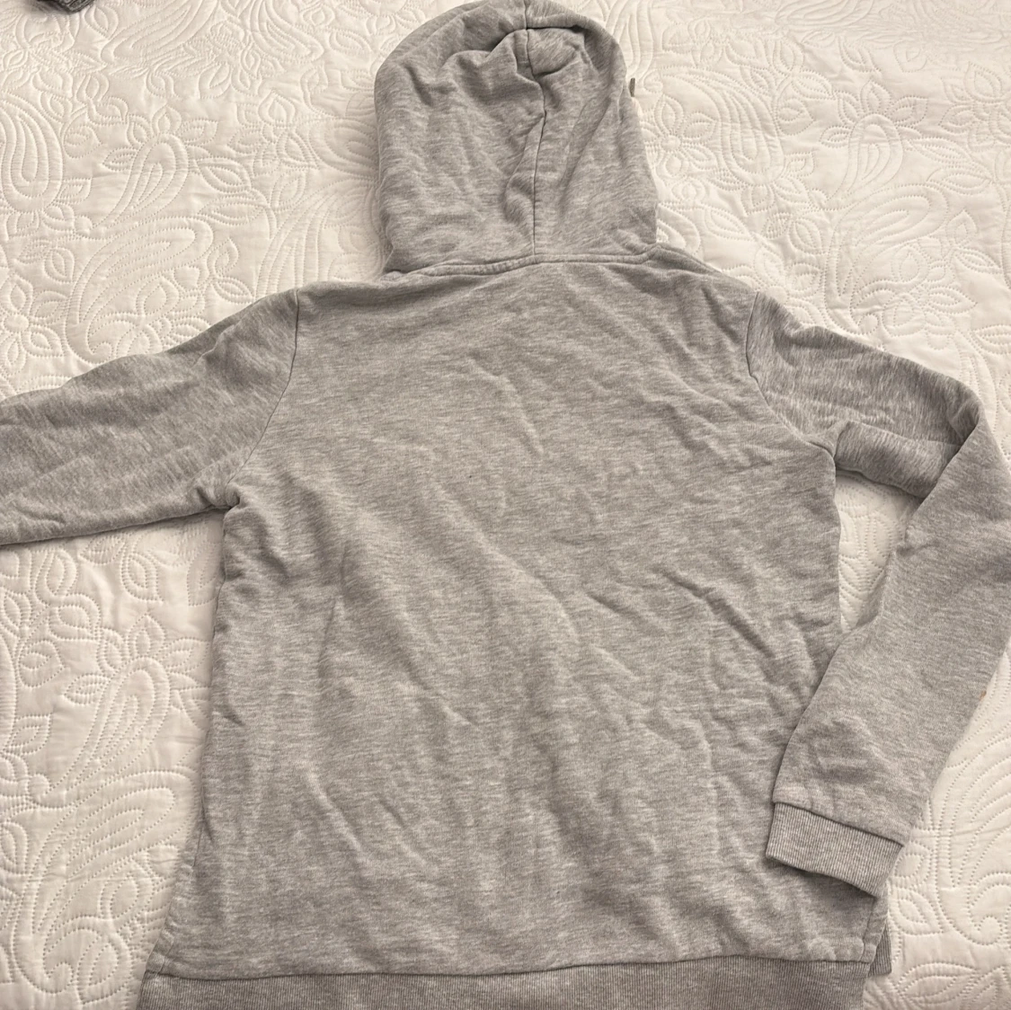 Grå hoodie från Lindex - 90