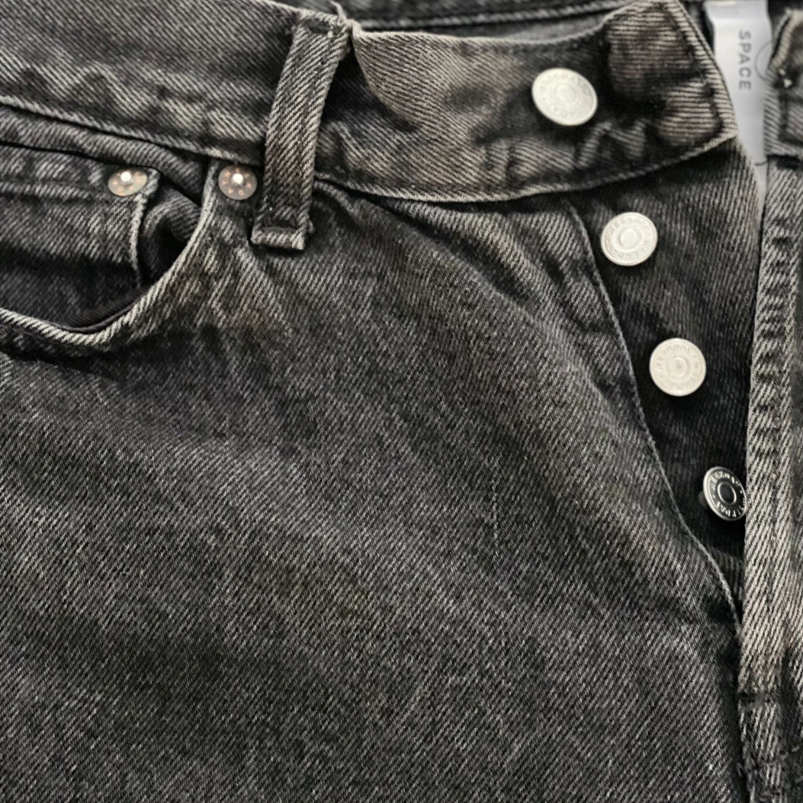 Black Washed look Space Relaxed Straight Leg jeans W 28 L 32 svarta med lite urtvättad look  - 2