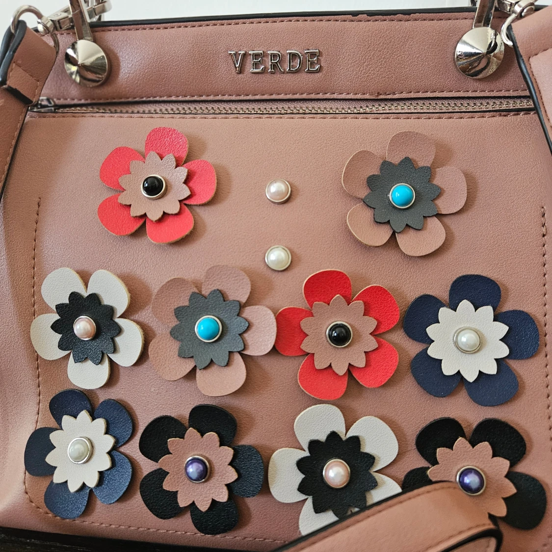 Beige axelväska med blommor från Verde - 1