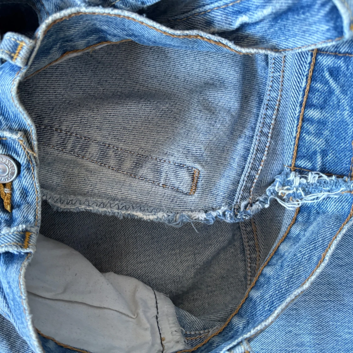 Levis jeans med slitningar - 4