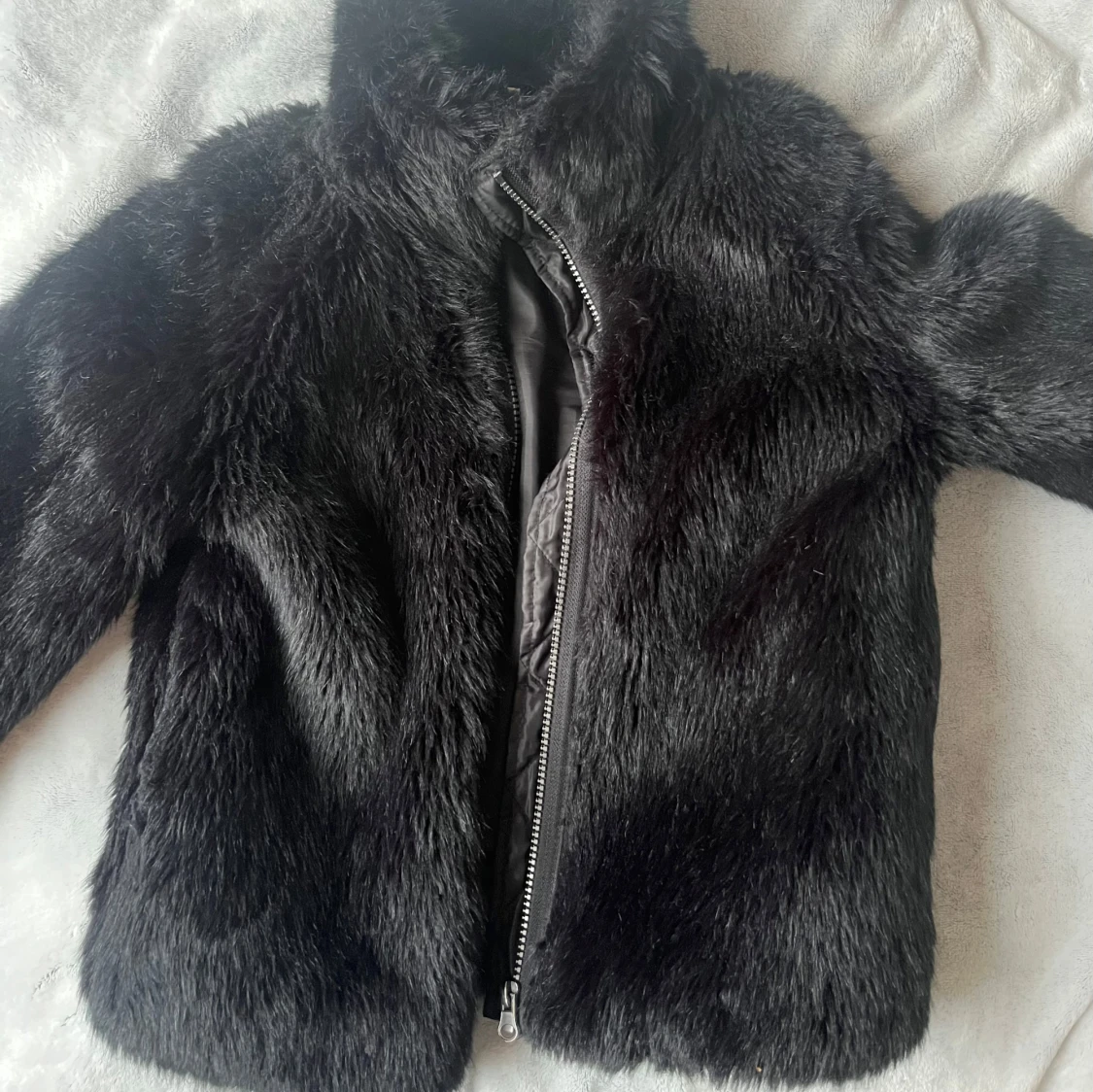 Svart pälsjacka - 1