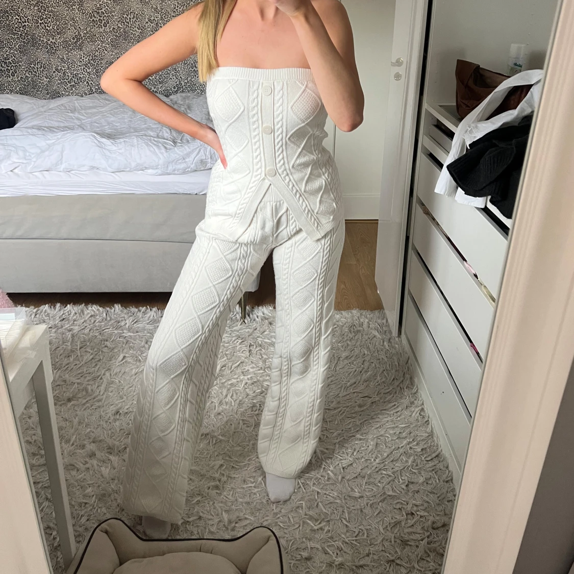 Vit stickad byxdress