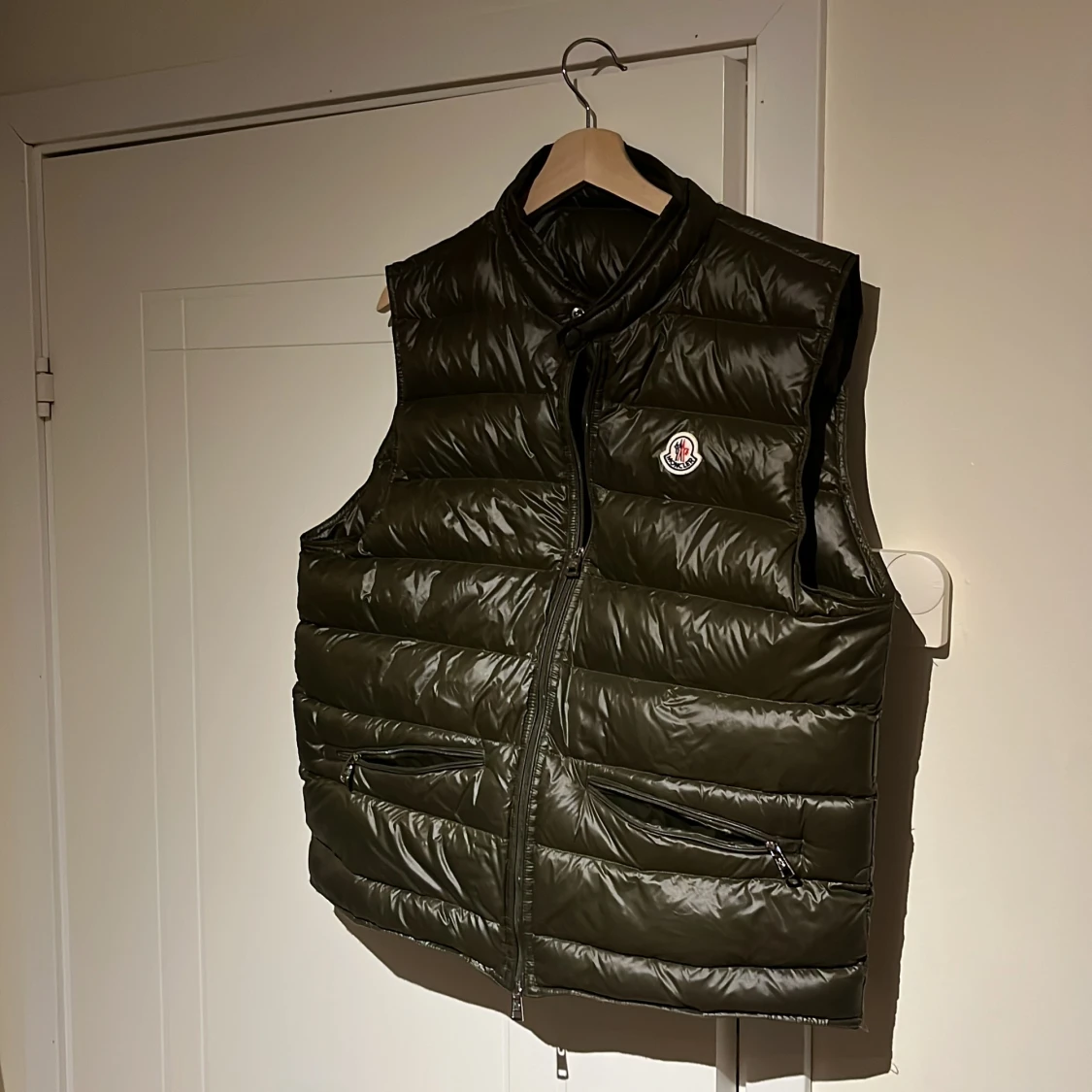 Moncler gui väst olivgrön