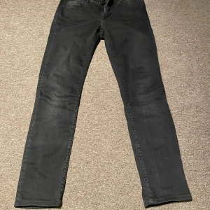 Replay Jeans (svarta) - Säljer mina Replay jeans, storlek XS.             Jeansen är i bra skick, är också lite tajta. 