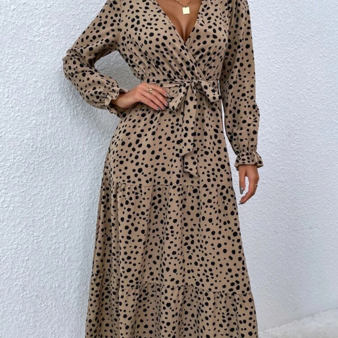 Beige prickig långklänning - 1