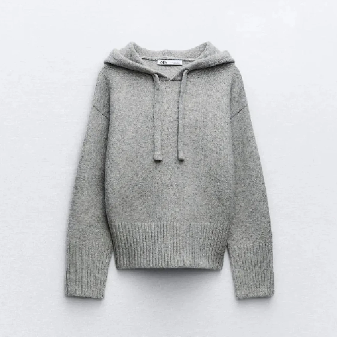 Grå stickad hoodie från Zara