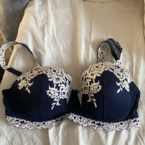 Intimissimi bh - Helt ny dock har den ingen lapp kvar.       Storlek 80C kan byta mot mindre storlek 