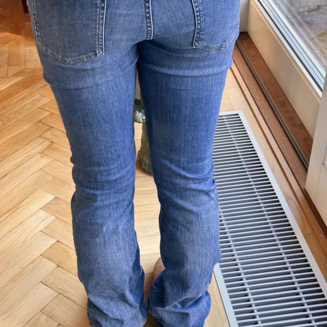 Blå jeans med bootcut - 2